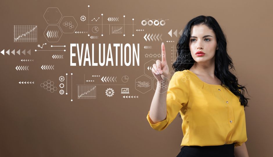 営業担当者はどのように評価されるべきか？よくある2つの手法とそれぞれの問題点
